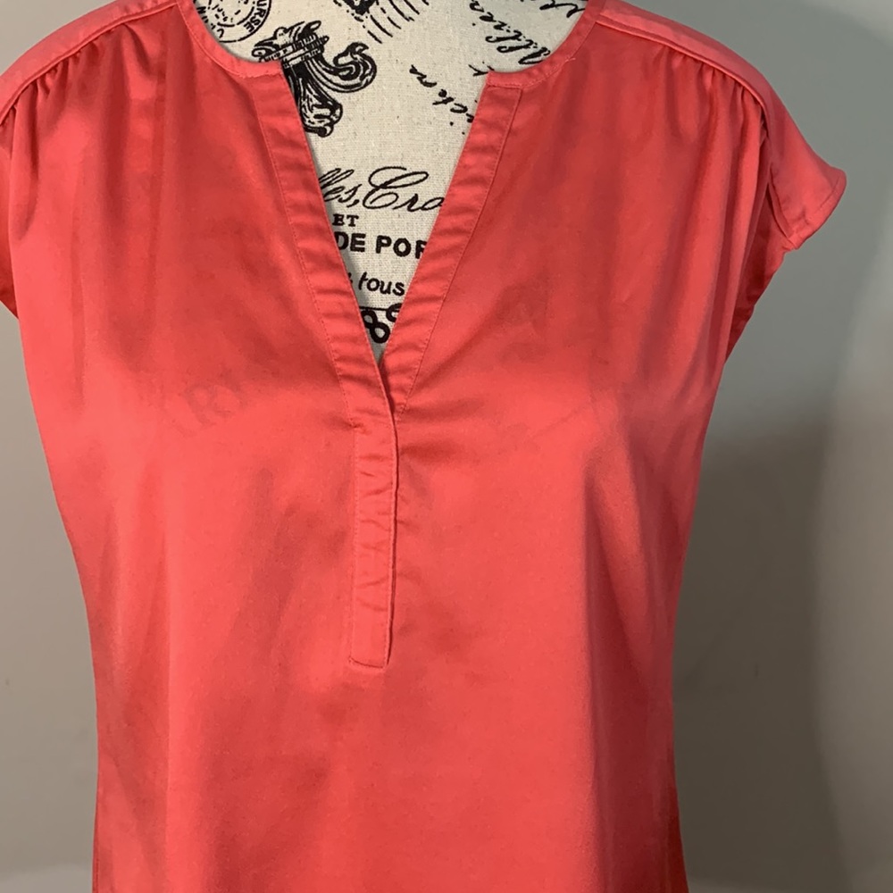 ANN TAYLOR High-low V-neck Short Sleeve Nylon Top Blouse Size: S - Picture 6 of 8